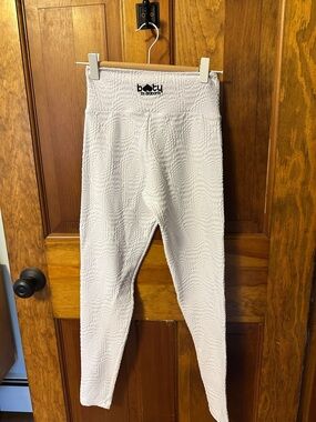Booty by Brabants White Mermaid Textured High-Waist Leggings